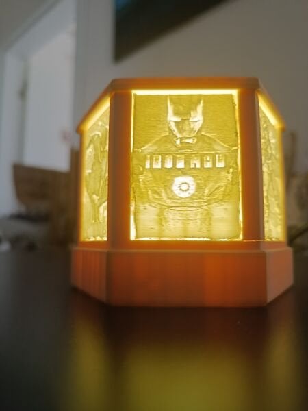 ​3D Baskı Litofan Altıgen Gece Lambası - Marvel Karakterli Özelleştirilebilir Masa Lambası